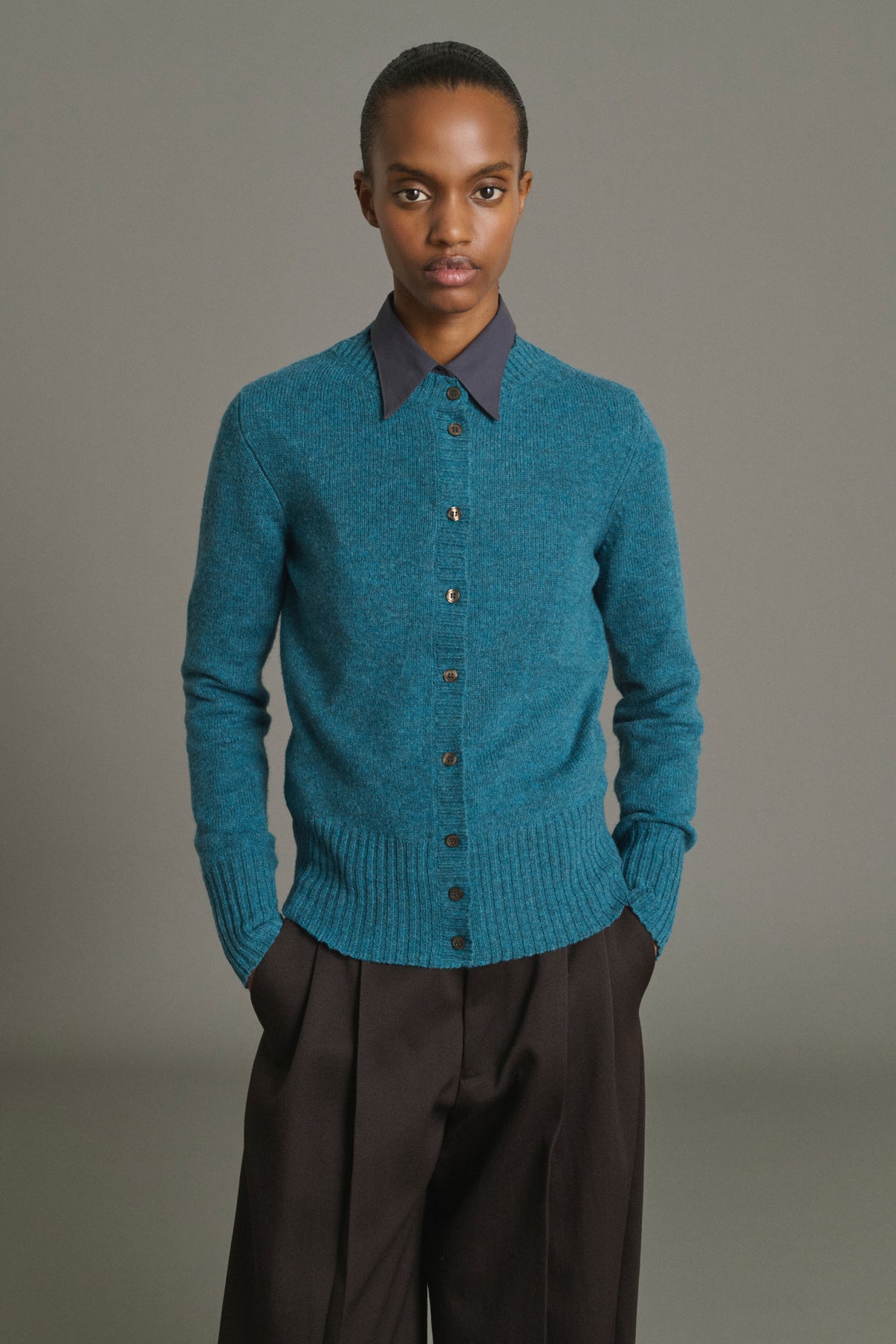 Cardigan Fugu - Bleu Persan - Laine Mérinos - Femme vue 3