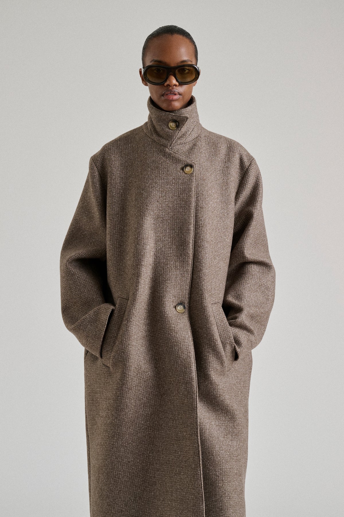 Abrigo Germain - lana de espiga color topo, corte oversize - Soeur vue 3