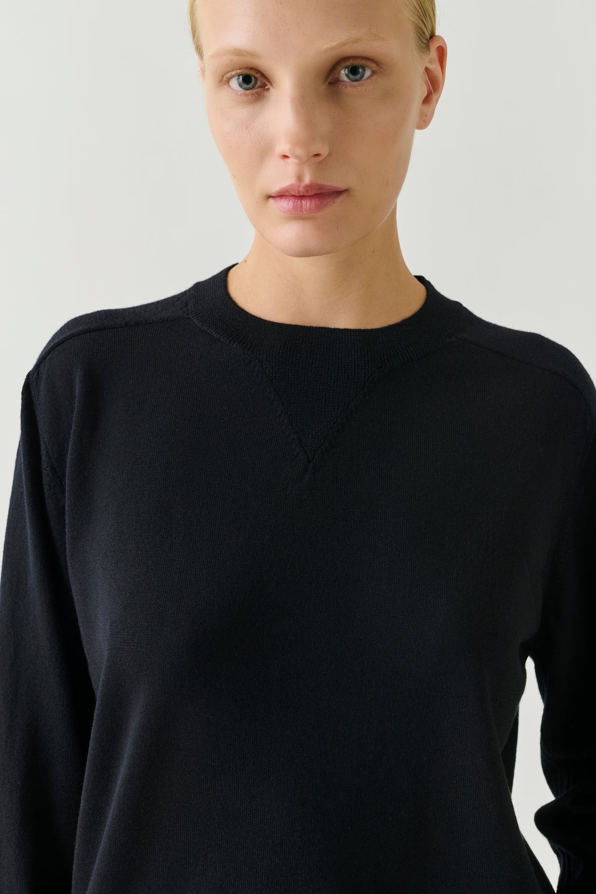 Pio pullover - Black - Merino Wool - Women vue 3